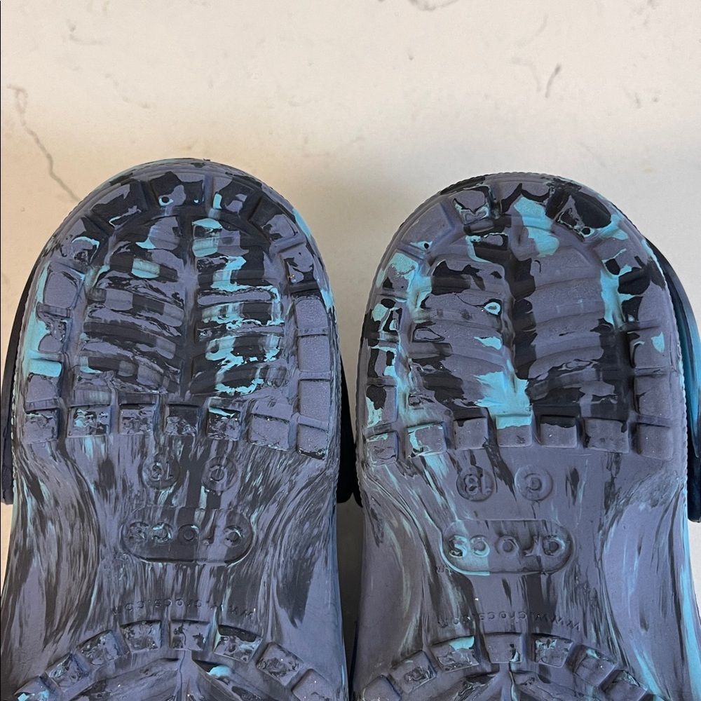 KIDS' CROCS LITTLE KID CLASSIC MARBLED 2 CLOGS Blue Swirl Clog Shoes Size 13 - Picture 15 of 17